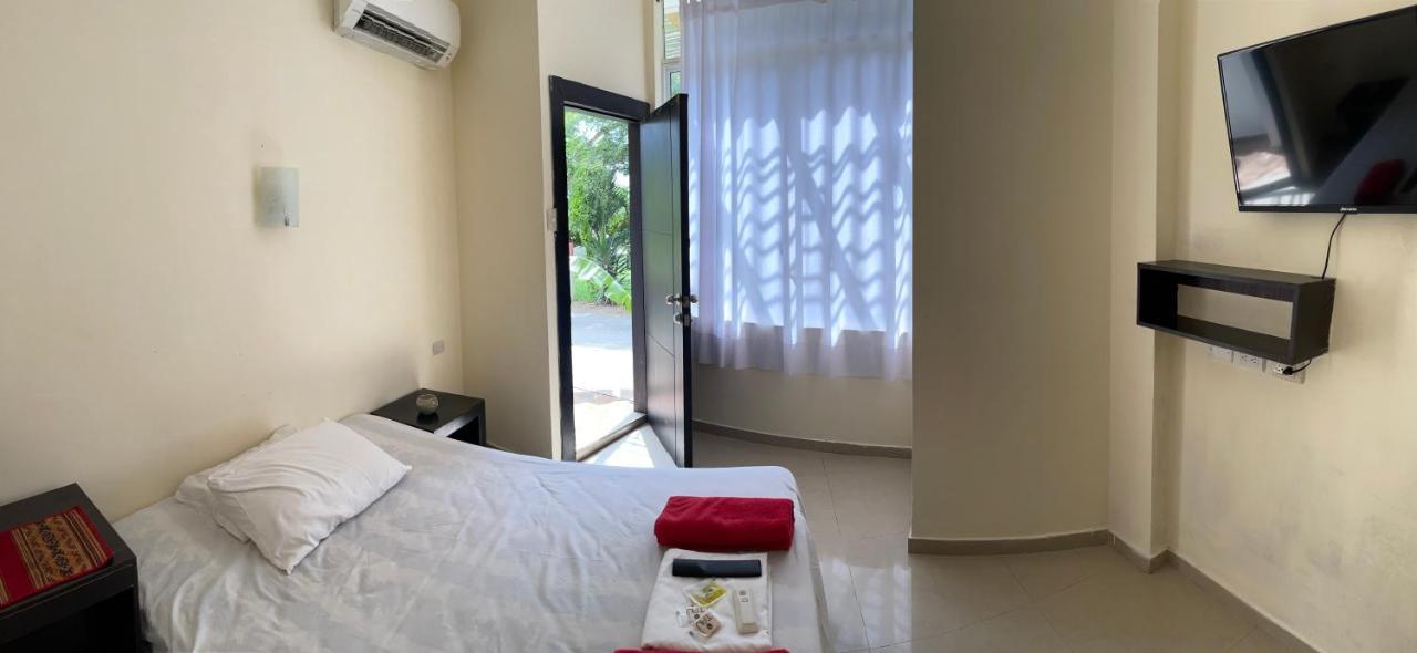 מונטניטה Kiwi Suites Hostel מראה חיצוני תמונה